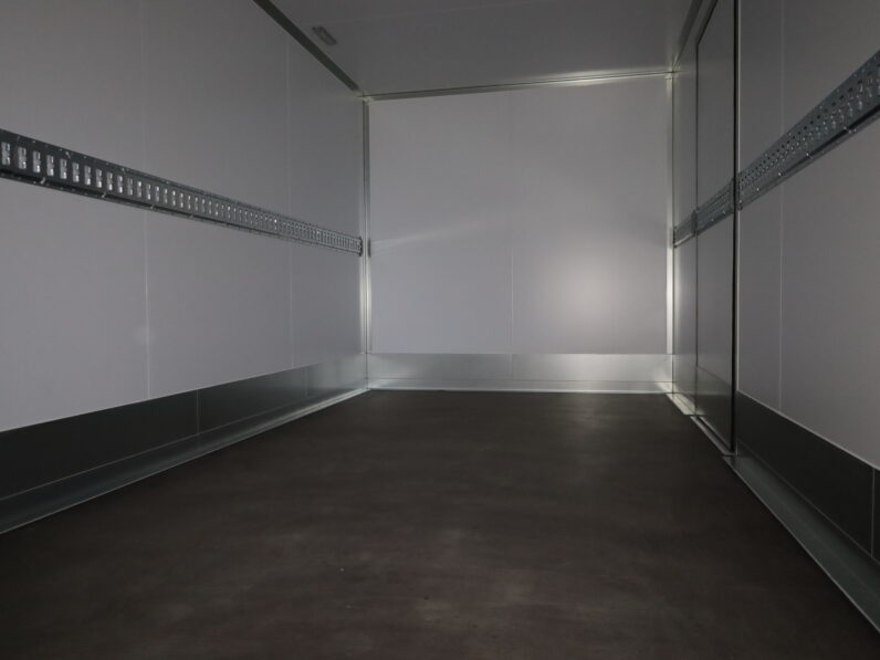 Изотермический фургон Isuzu ELF NМR85Н 20