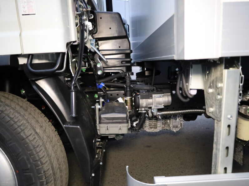 Изотермический фургон Isuzu ELF NМR85Н 25