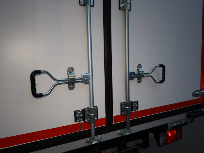 Изотермический фургон Isuzu ELF NМR85Н 27