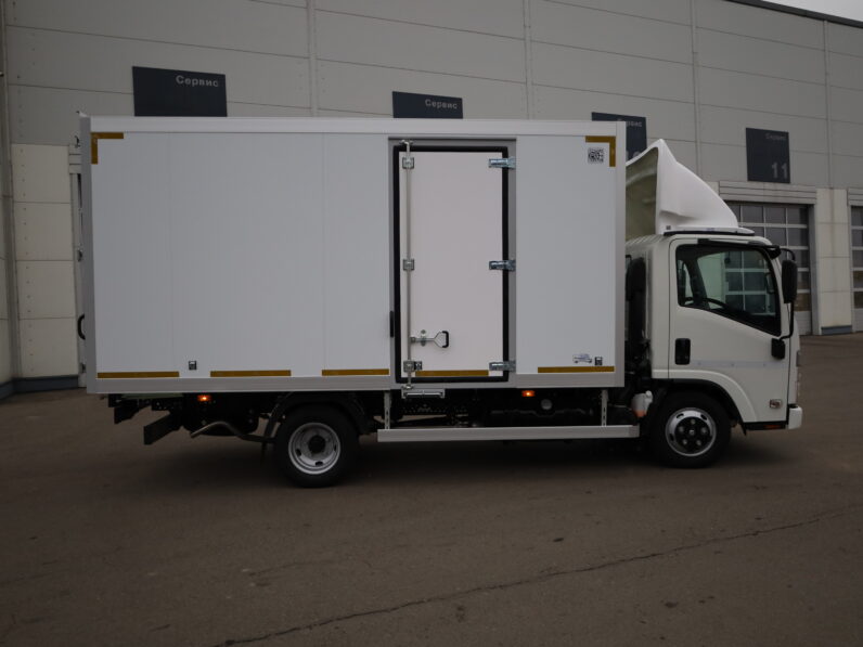 Изотермический фургон Isuzu ELF NМR85Н 3