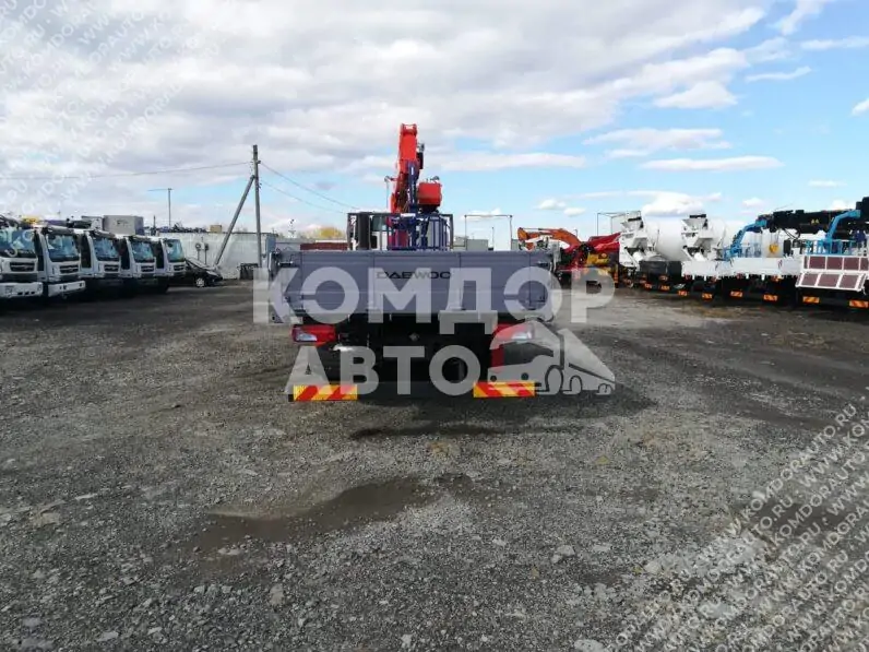 Грузовик с манипулятором Kanglim KS2605 на шасси Daewoo Novus CR9CS