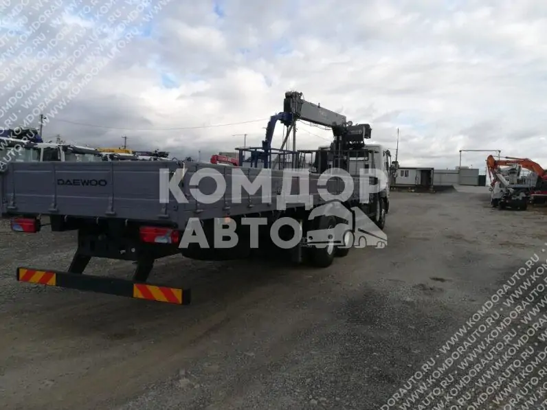 Грузовик с манипулятором HRS216 на шасси Daewoo Novus CL8CF 5