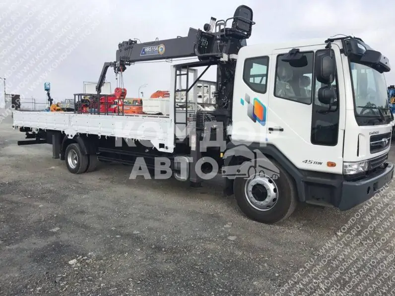 Грузовик с манипулятором HRS156 на шасси Daewoo Novus CC6CT грузоподъемность 7т