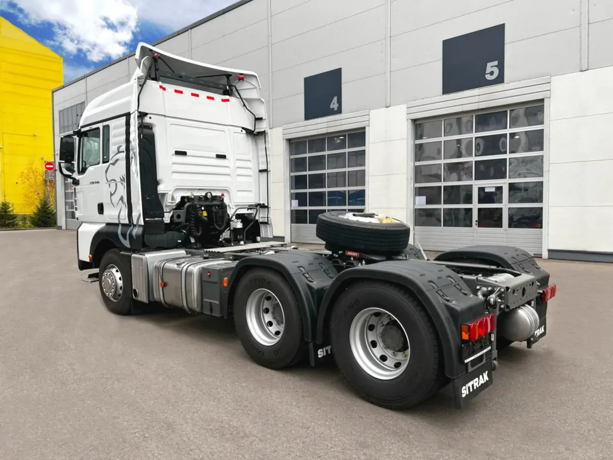 sitrak c7h 6x4 седельный тягач