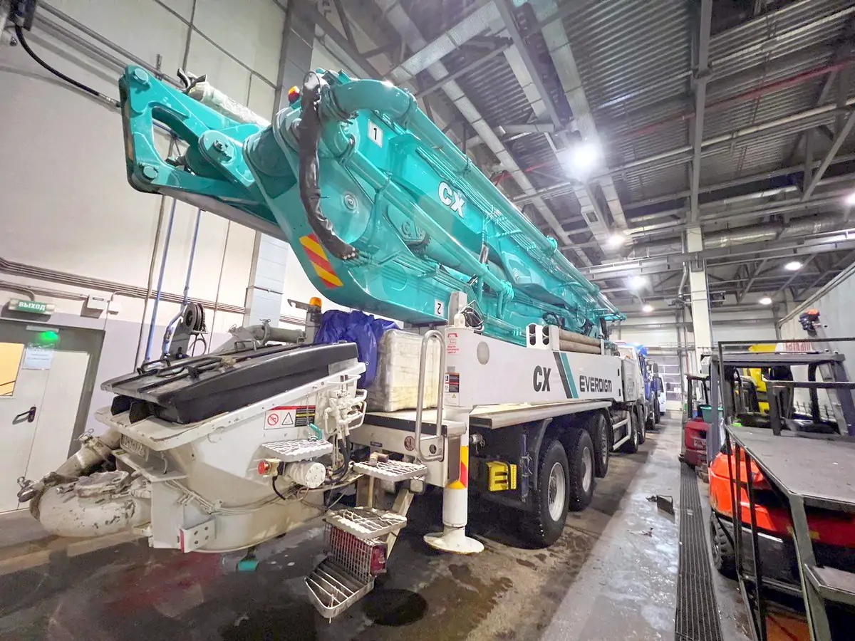 photo_5359624826538540490_y