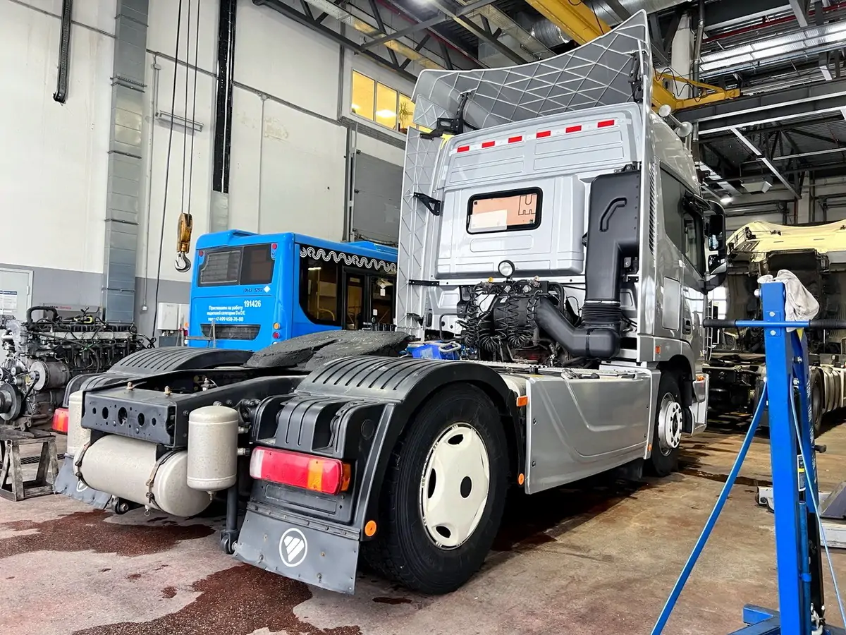 photo_5454345554248188084_y