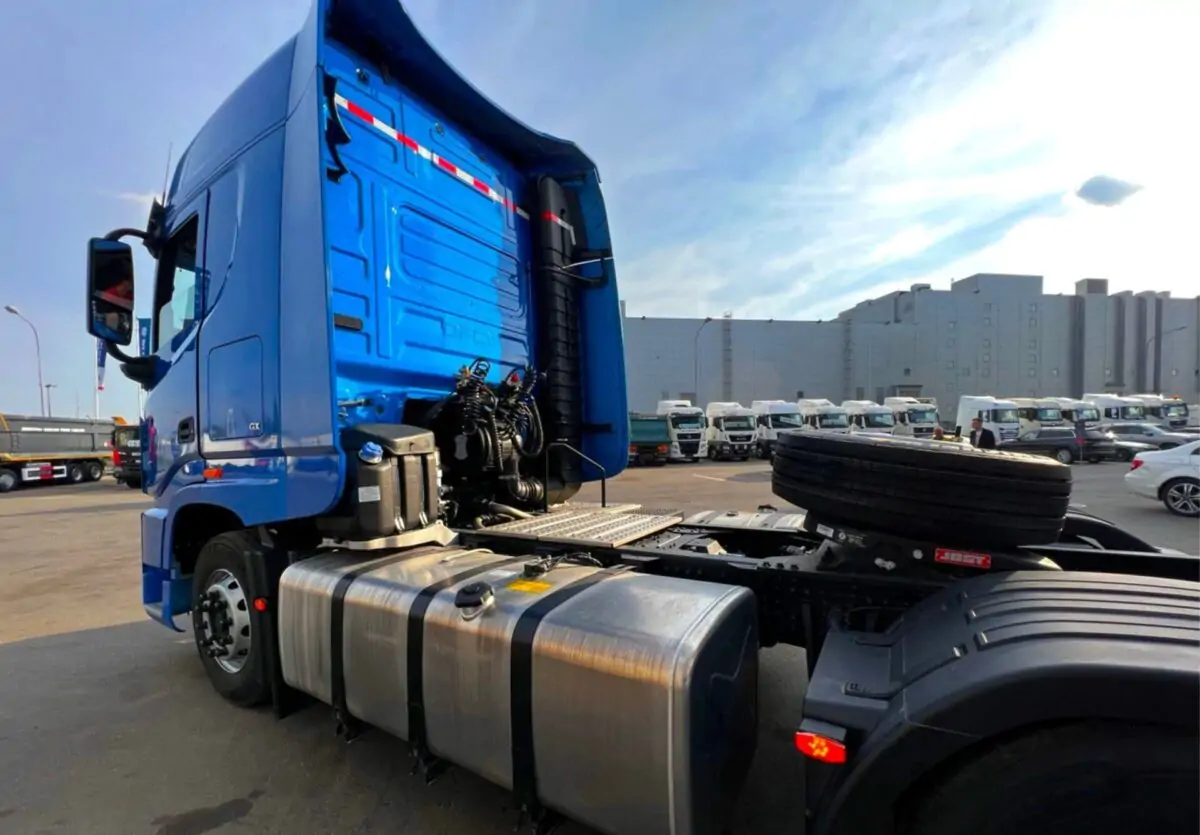 Dongfeng gx 4x2 седельный тягач