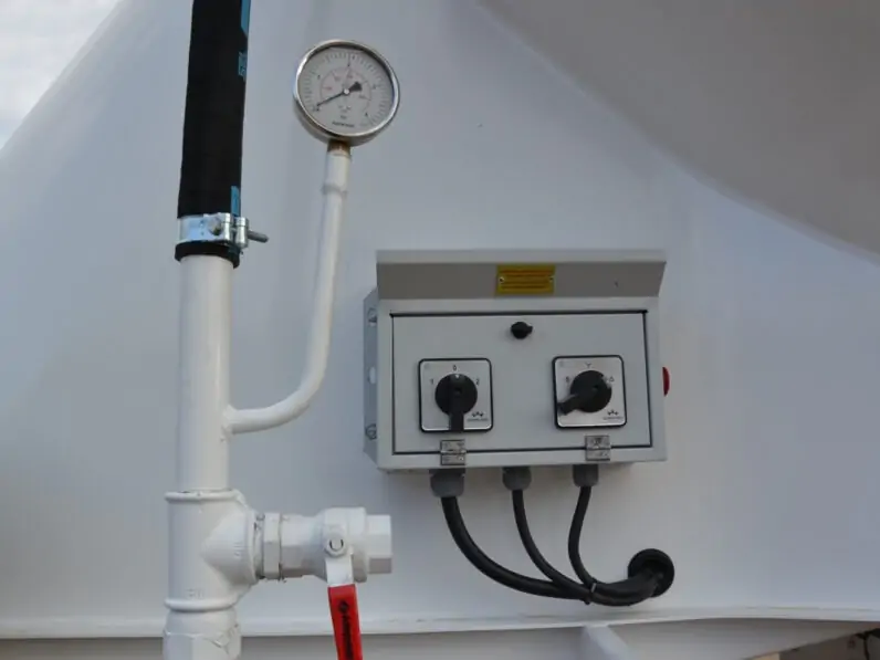 Полуприцеп ПОЛУПРИЦЕП ДЛЯ ПЕРЕВОЗКИ СЫПУЧИХ ГРУЗОВ GUTEWOLF 10