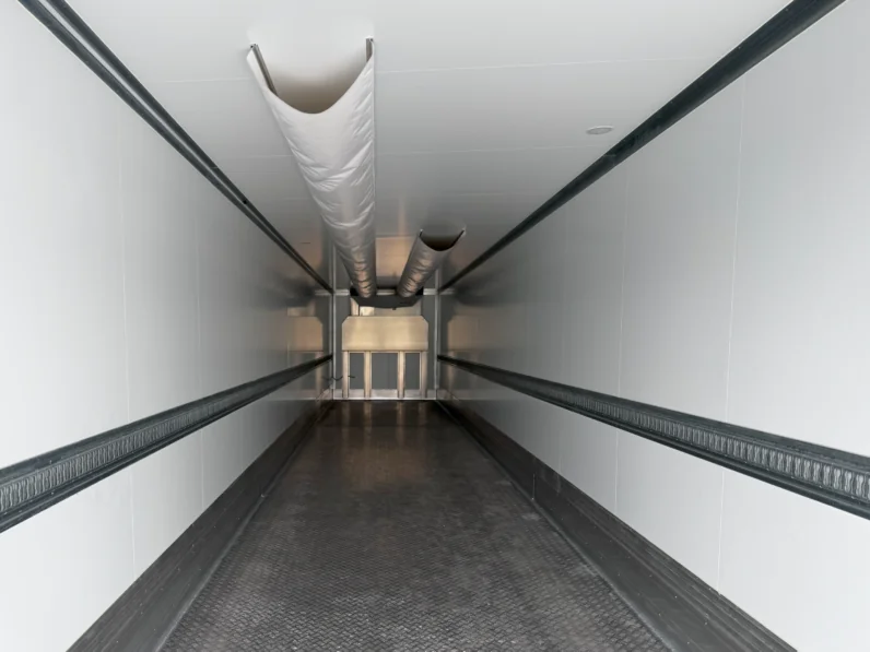 Полуприцеп Полуприцеп рефрижератор Orthaus 17.2 м 4 оси 9