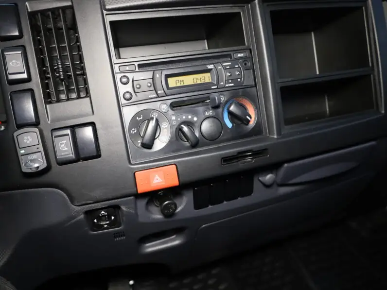 Изотермический фургон Isuzu ELF NМR85Н 15