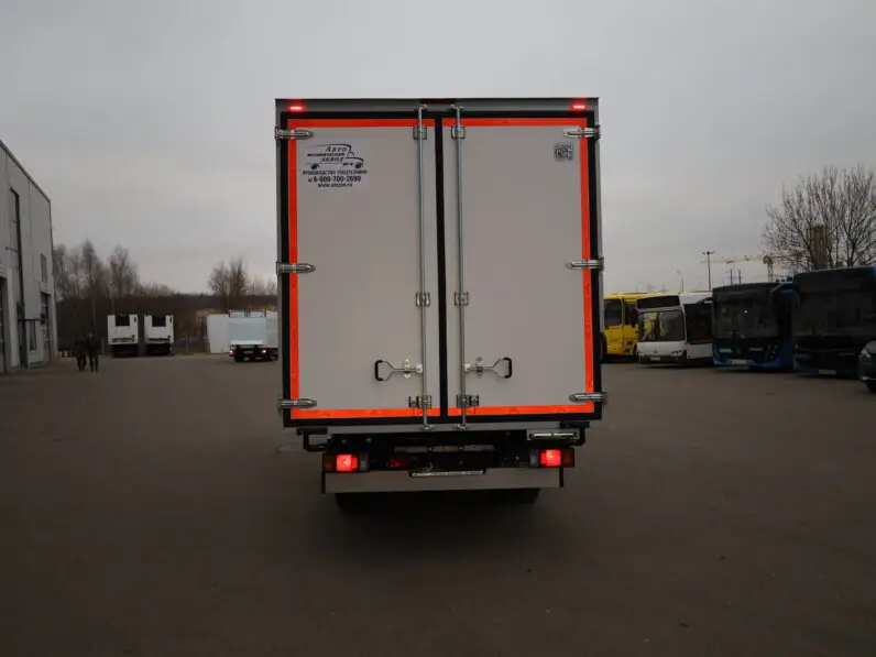 Изотермический фургон Isuzu ELF NМR85Н 5